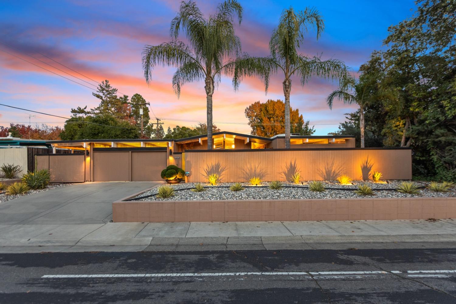 Photo of 6425 S Land Park Dr in Sacramento, CA