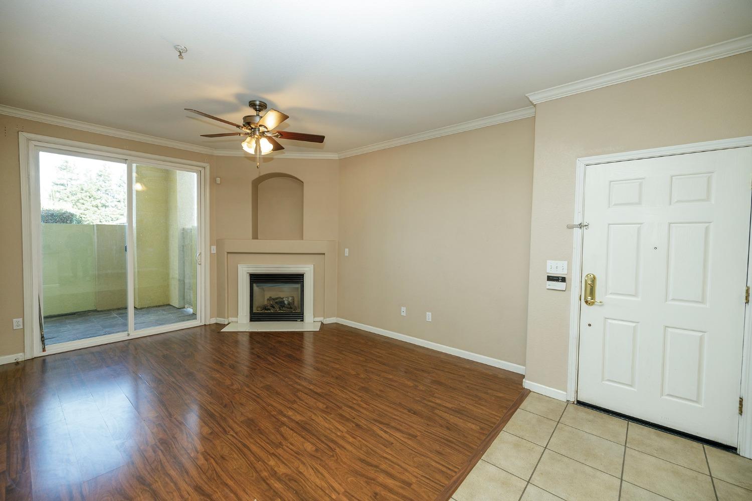 Detail Gallery Image 2 of 23 For 1360 Shady Ln #218,  Turlock,  CA 95382 - 2 Beds | 1 Baths