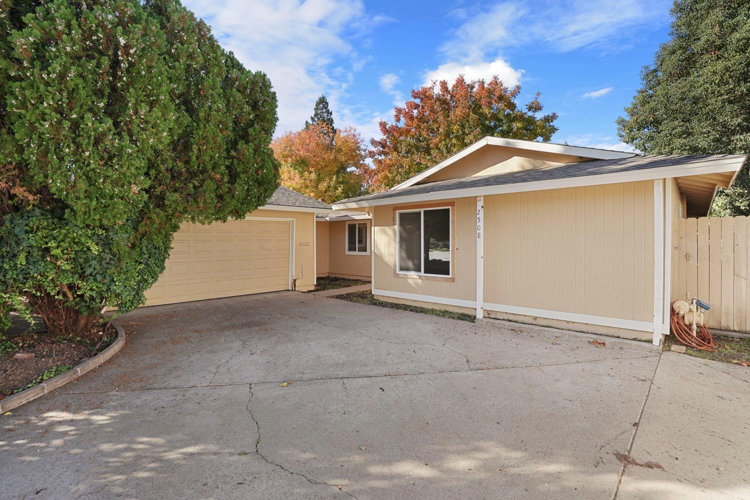Photo of 2508 Clearlake Wy in Sacramento, CA