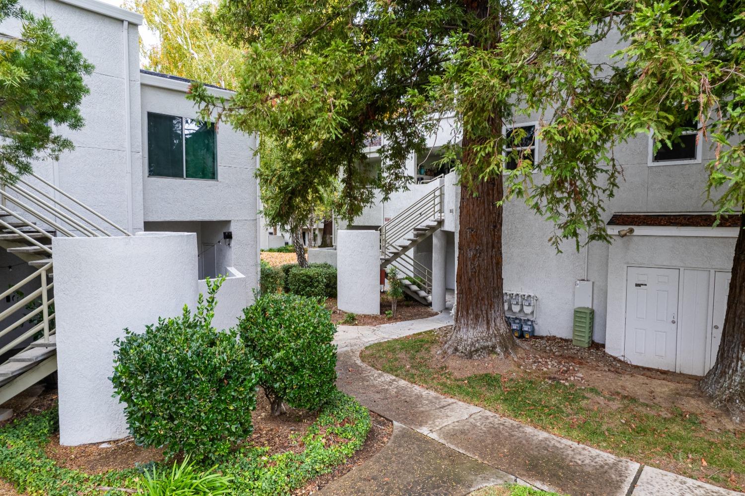 Photo #2: 223111951 Listing 