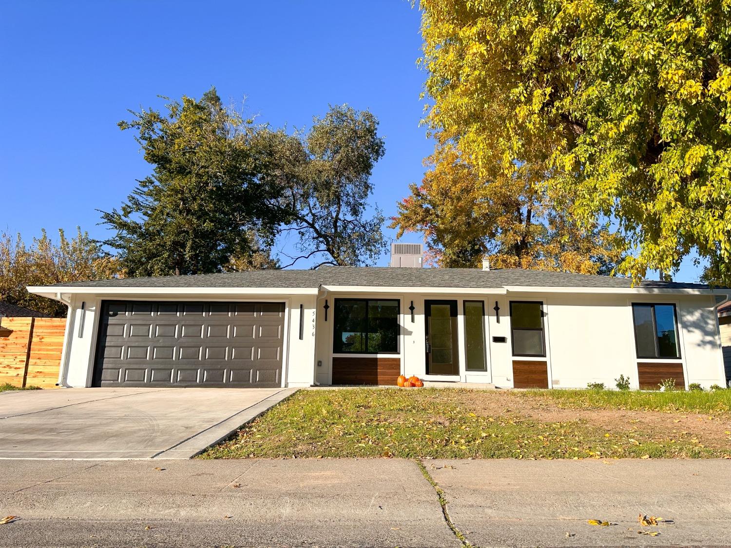 Photo of 5436 Hesper Wy in Carmichael, CA