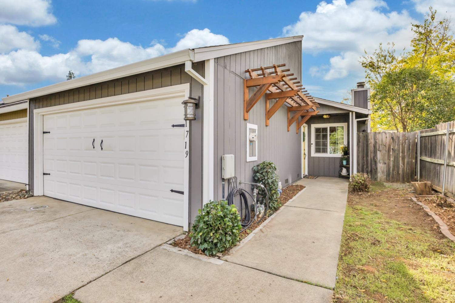 Photo of 1719 3rd St in Lincoln, CA