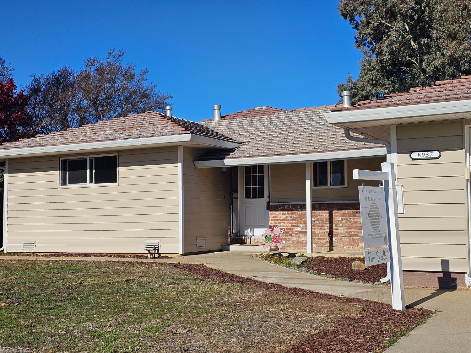 Photo of 8937 Polhemus Dr in Elk Grove, CA