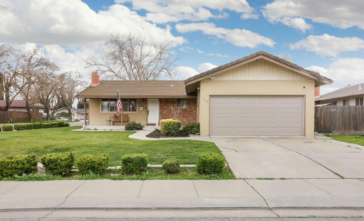 Photo of 194 Laguna Dr in Tracy, CA