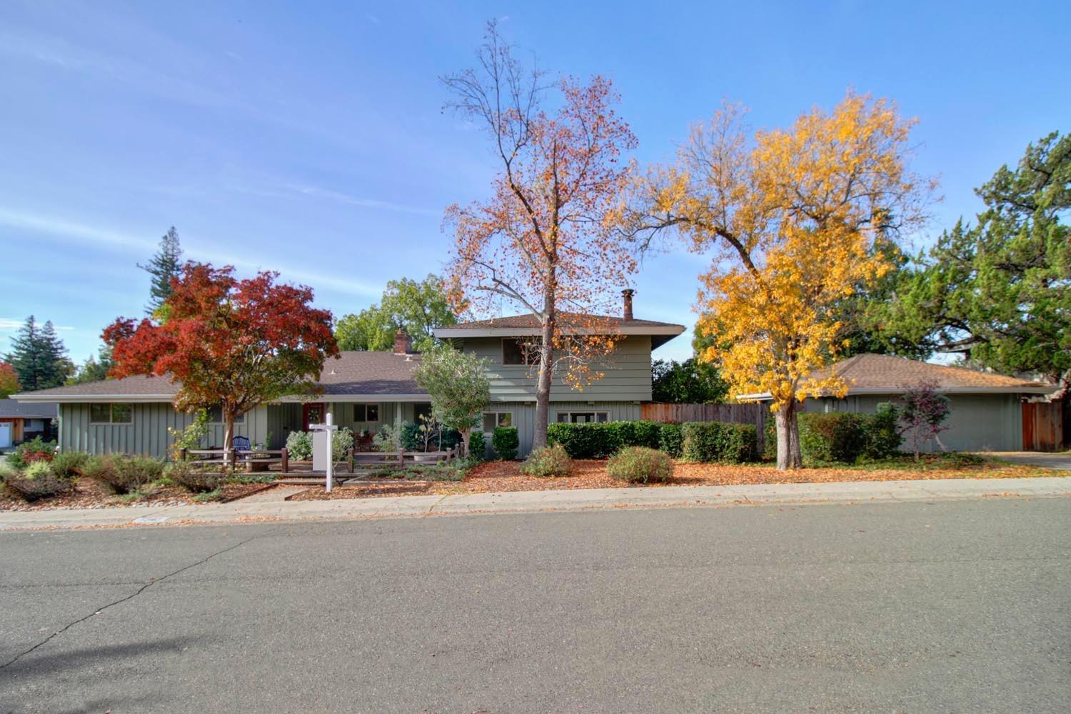 Photo of 7340 Nob Hill Dr in Carmichael, CA