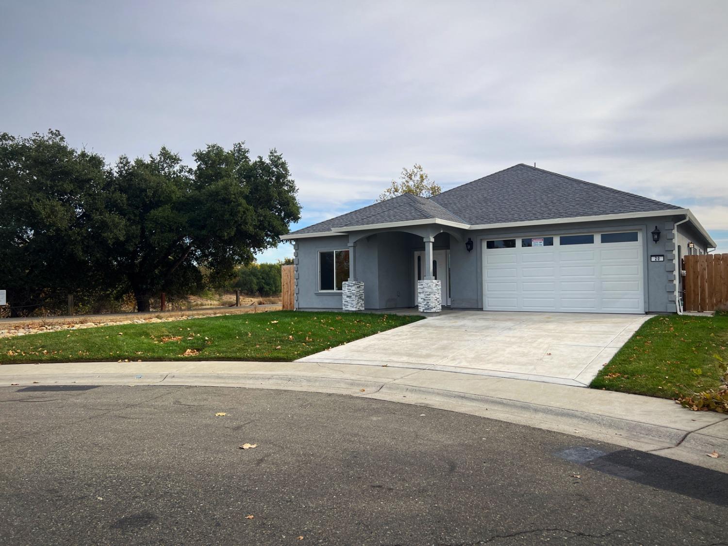 Photo of 20 Laguna Bluffs Ct in Elk Grove, CA