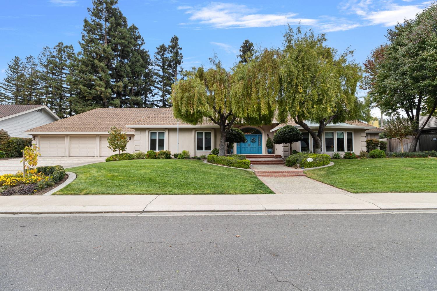 Photo of 1413 River Oaks Dr in Modesto, CA