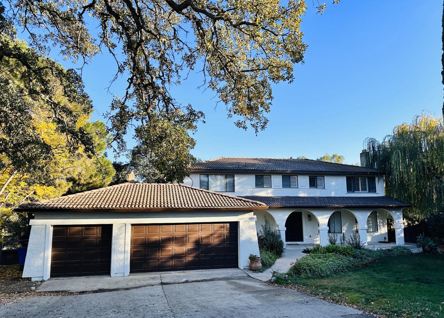 Photo of 125 Oak Ravine Wy in Folsom, CA