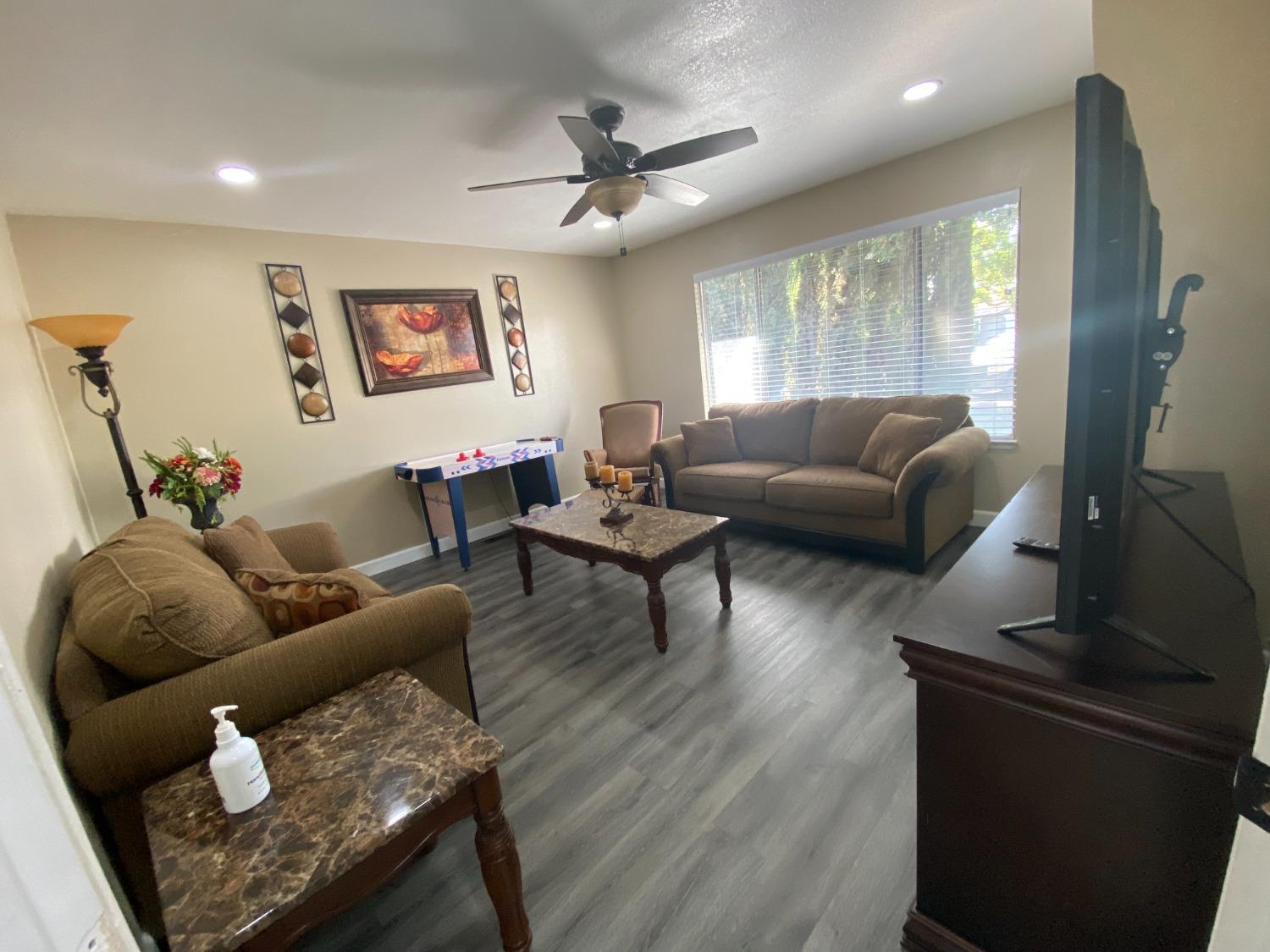Detail Gallery Image 6 of 57 For 1609 Marty Ct, Modesto,  CA 95350 - 3 Beds | 2 Baths