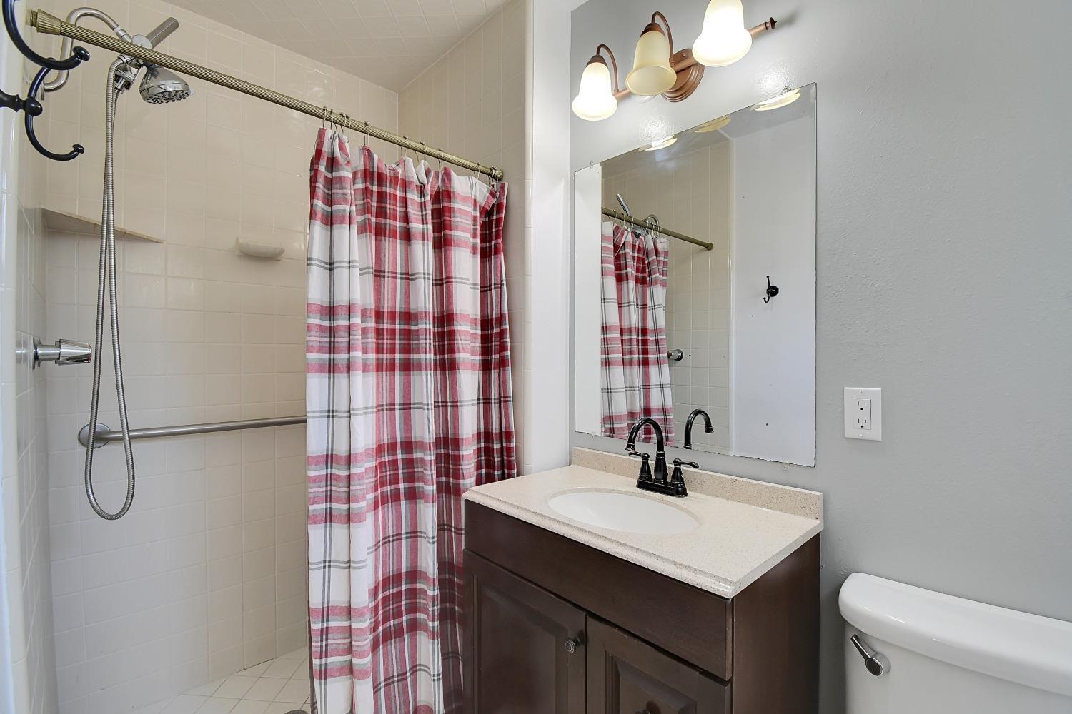 Detail Gallery Image 14 of 23 For 1440 Peach Tree Ln, Yuba City,  CA 95993 - 3 Beds | 2 Baths