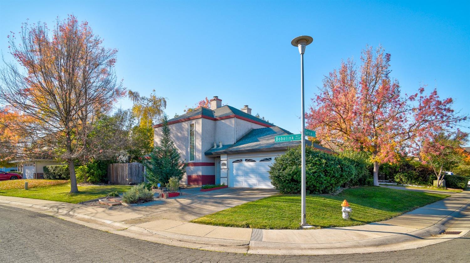 Photo of 6966 Bobolink Wy in Sacramento, CA
