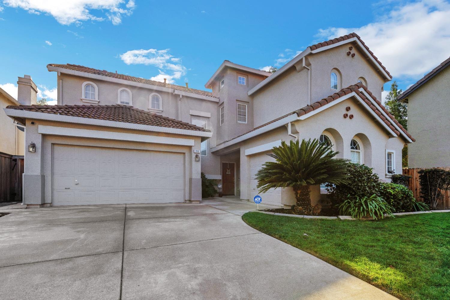 Photo of 233 Running Wolf Ct in Roseville, CA