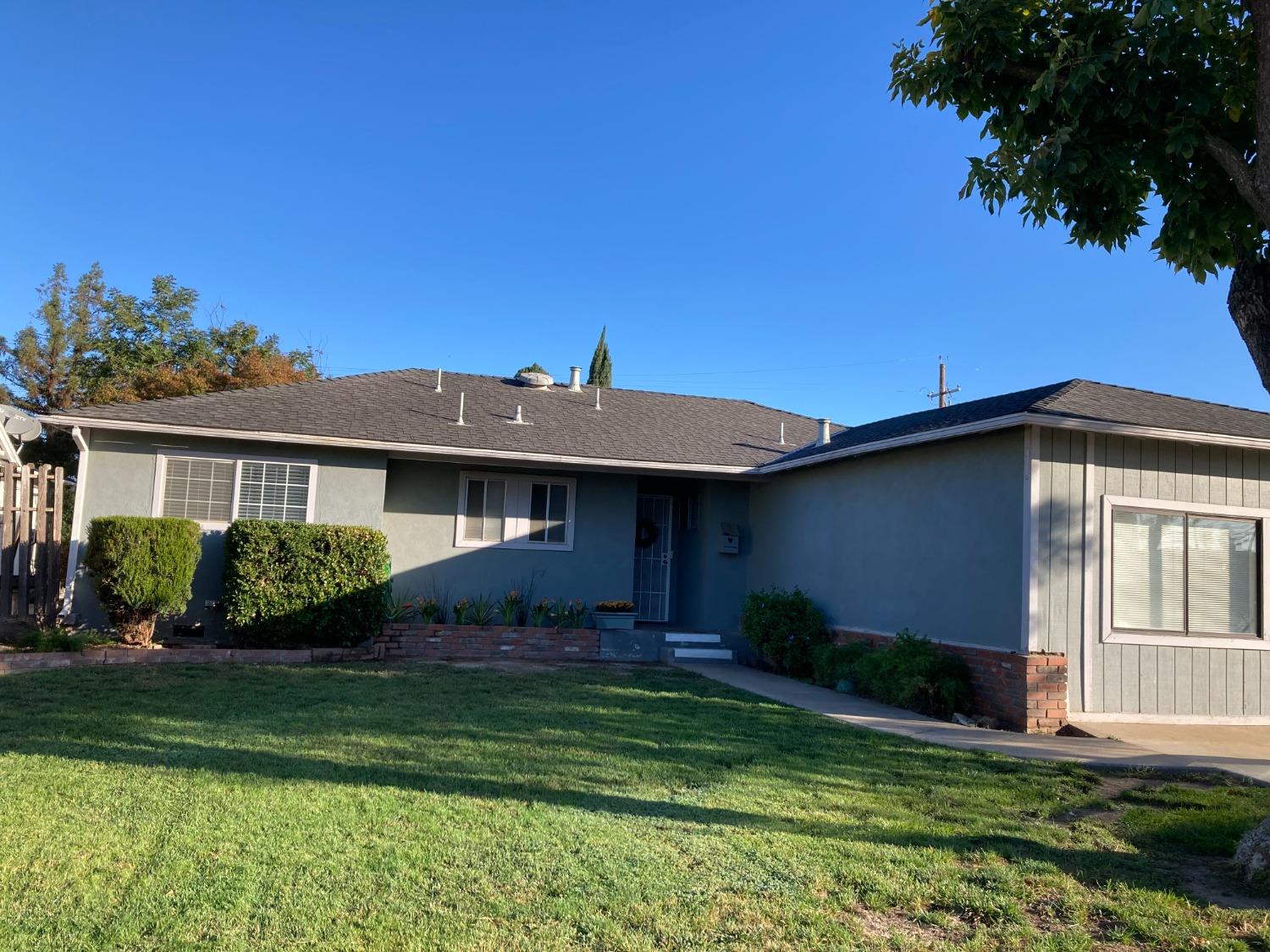 Photo of 3725 S Santa Fe St in Riverbank, CA
