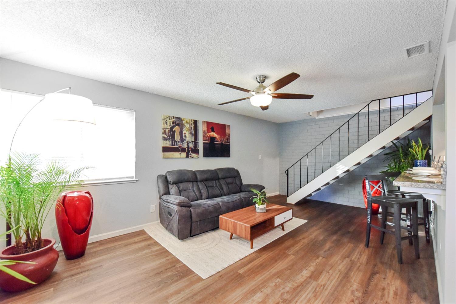 Photo of 287 Sharp Cir #2 in Roseville, CA