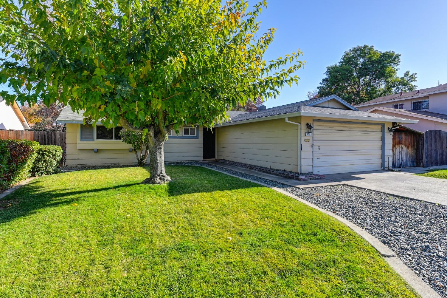Photo of 4704 Ravenstone Wy in Sacramento, CA