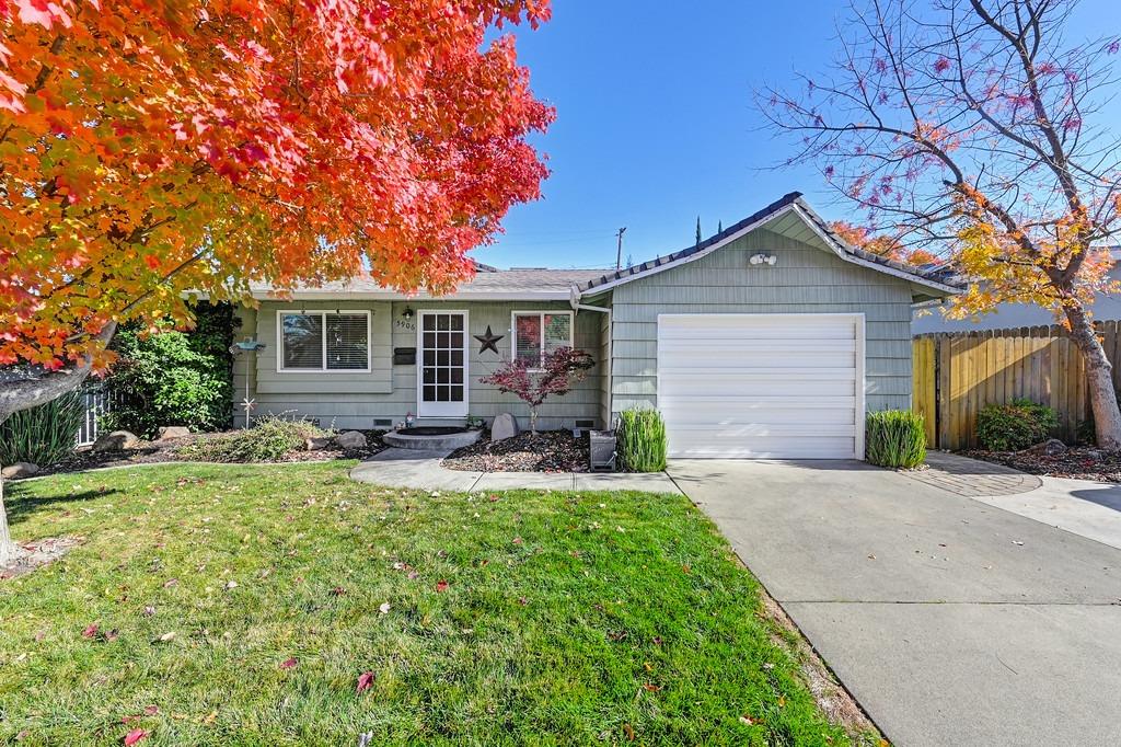 Photo of 5906 Marlin Cir in Carmichael, CA