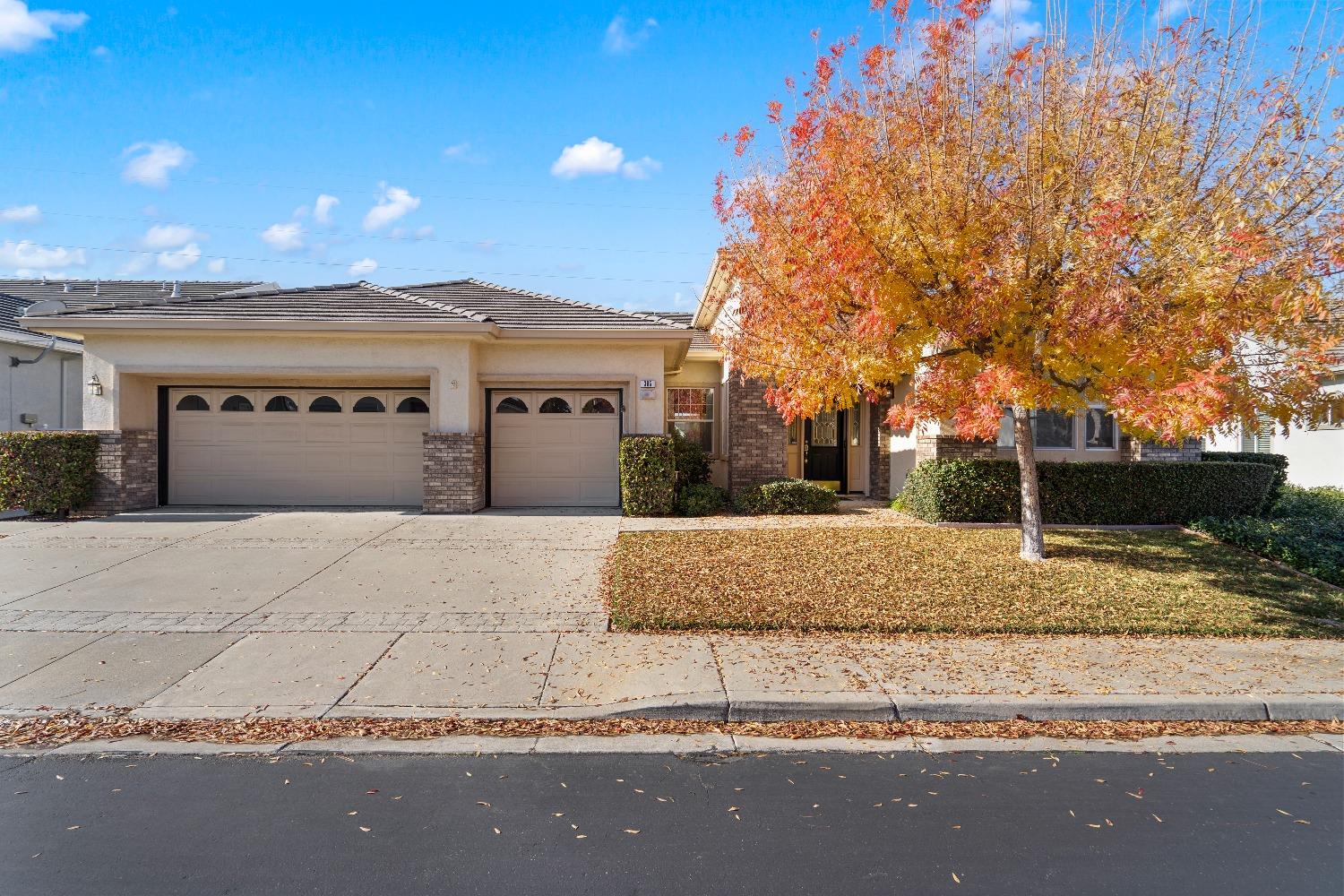 Photo of 385 Grenadier Wy in Brentwood, CA