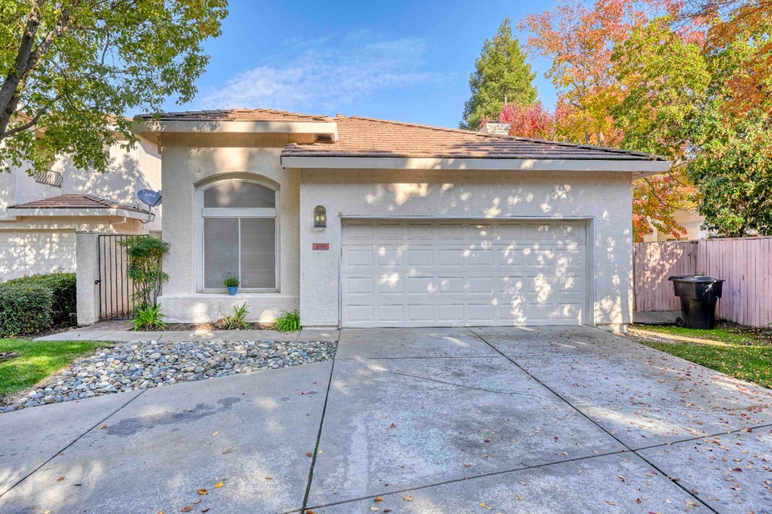 Photo of 239 Doulton Ct in Roseville, CA
