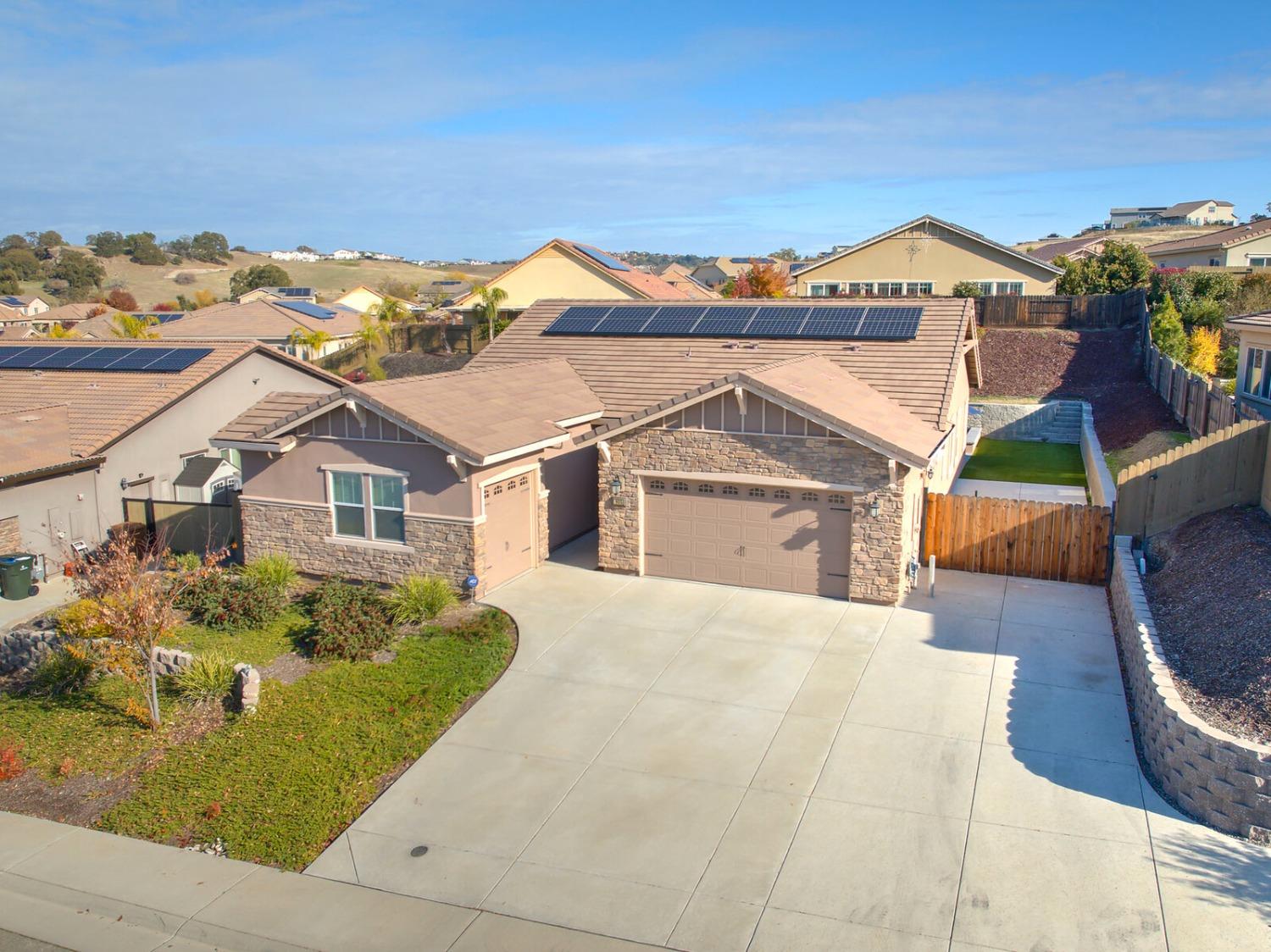 Photo of 805 Fairywren Ct in Lincoln, CA