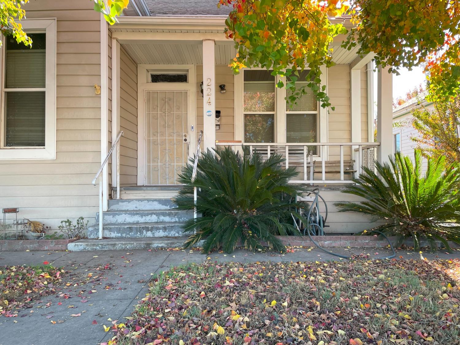 Photo of 224 E Lodi Ave in Lodi, CA