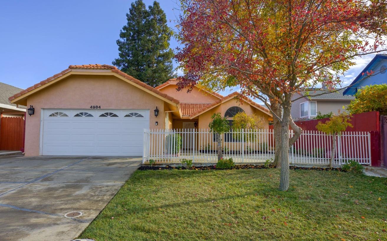 Photo of 4984 Shady Leaf Wy in Sacramento, CA
