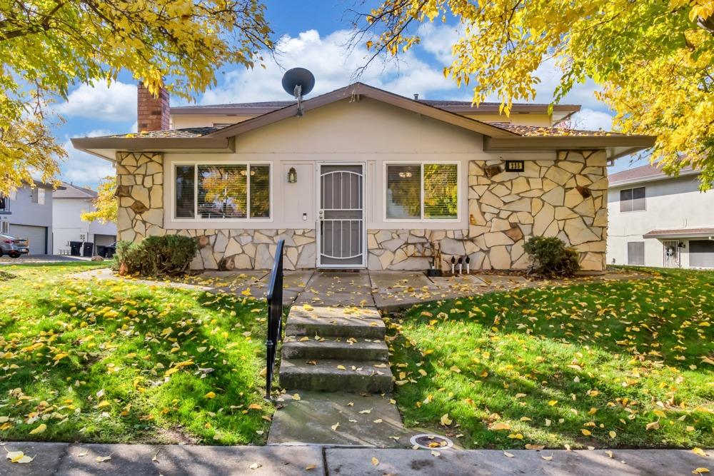 Photo of 235 Breuner Dr #1 in Roseville, CA