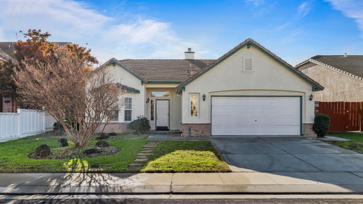 Detail Gallery Image 1 of 1 For 1736 Picadilly Way, Manteca,  CA 95336 - 3 Beds | 2 Baths