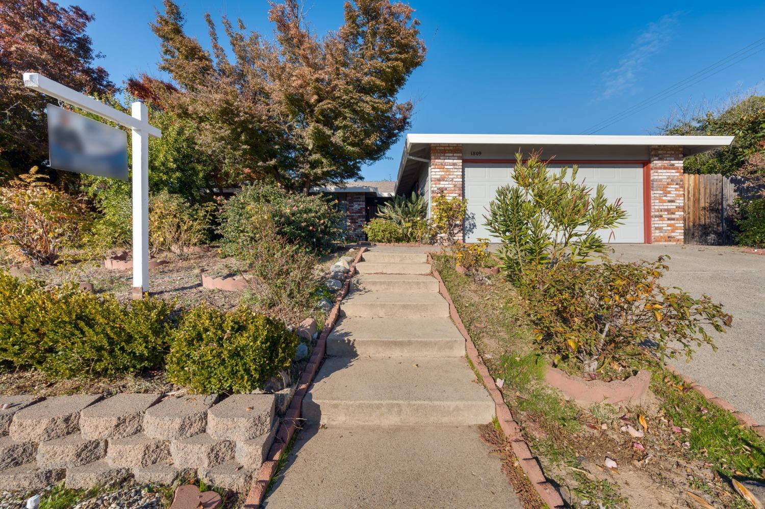 Photo of 1809 Finch Dr in Roseville, CA