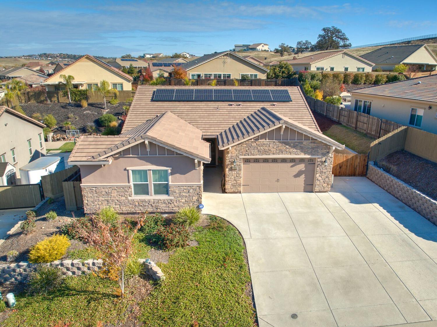 Photo of 805 Fairywren Ct in Lincoln, CA
