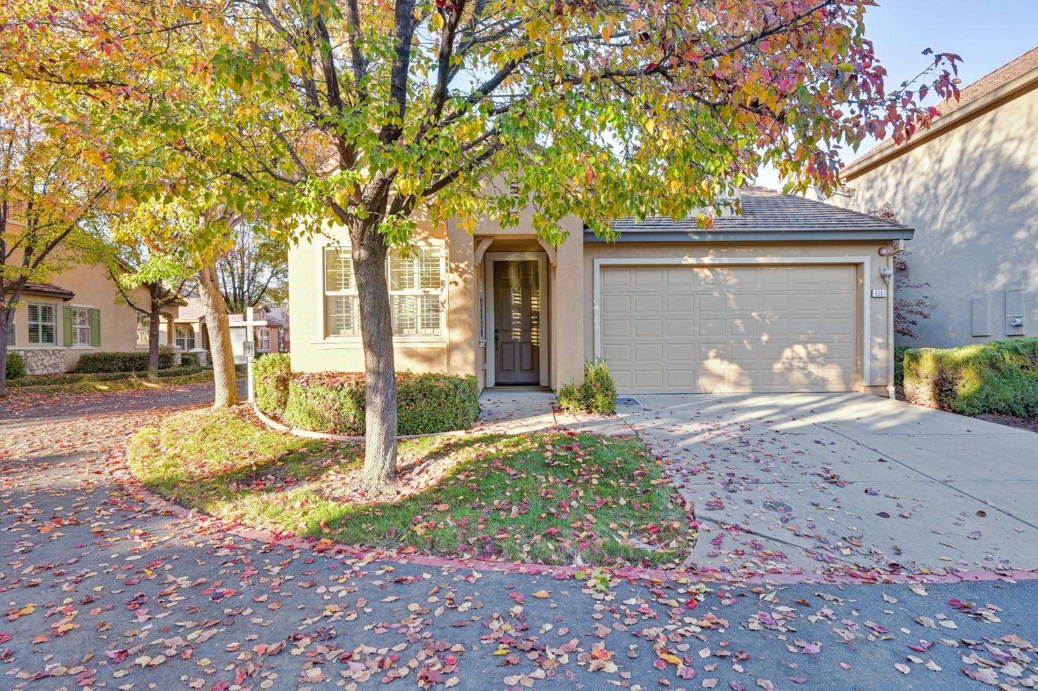 Photo of 1001 Marseille Ln in Roseville, CA