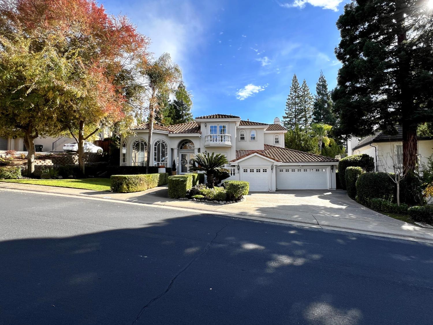 Photo of 304 Canyon Falls Dr in Folsom, CA