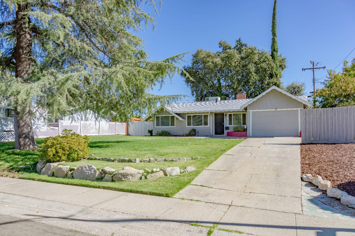 Photo of 8100 Oak Forest St in Citrus Heights, CA