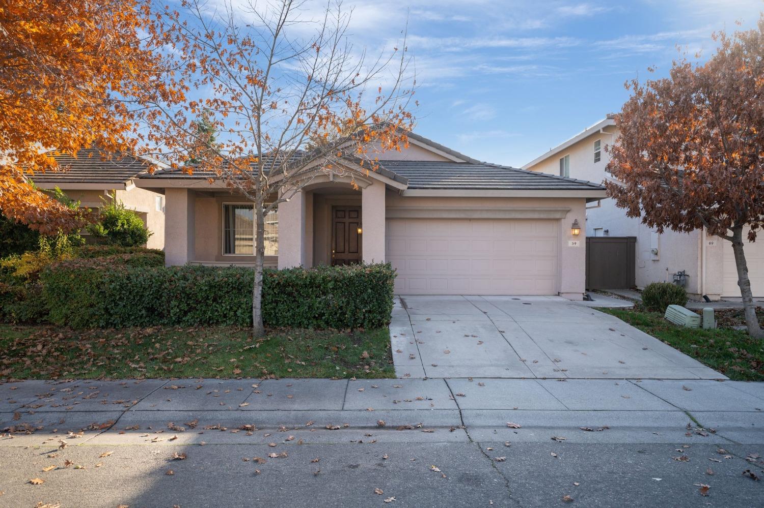Photo of 59 Ainger Cir in Sacramento, CA