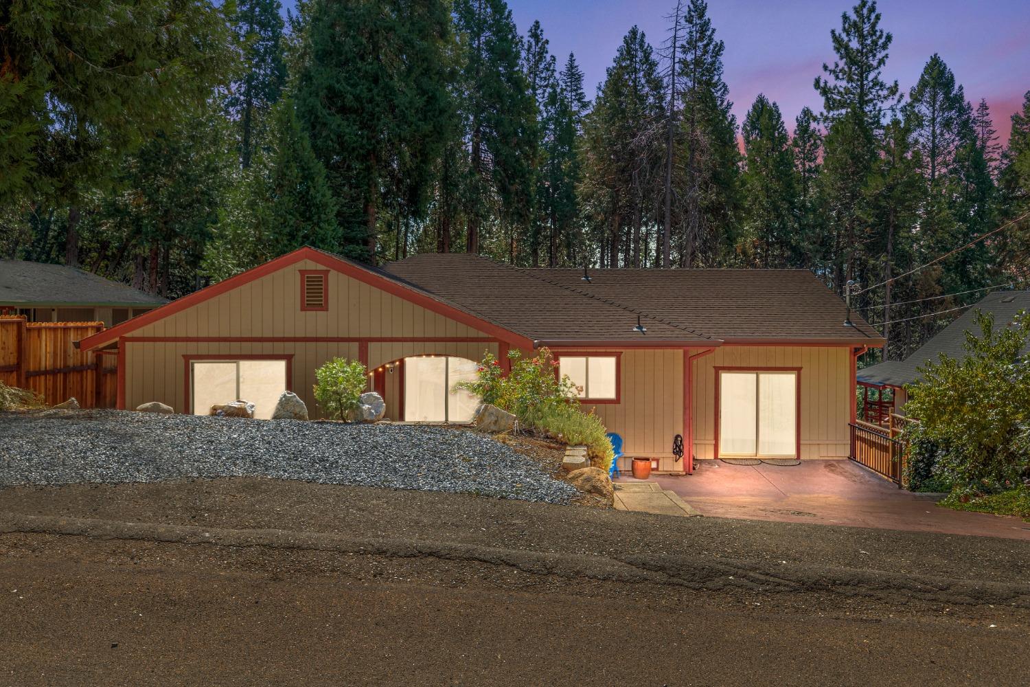 Photo of 6190 Spruce St in Pollock Pines, CA