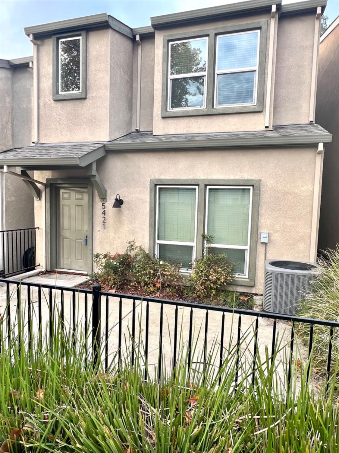 Photo of 5421 College Oak Dr in Sacramento, CA