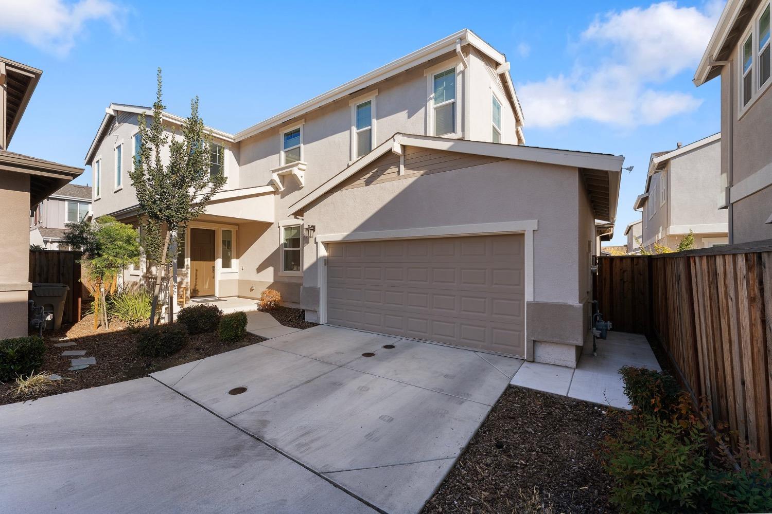 Photo of 2345 Aerostar Wy in Sacramento, CA