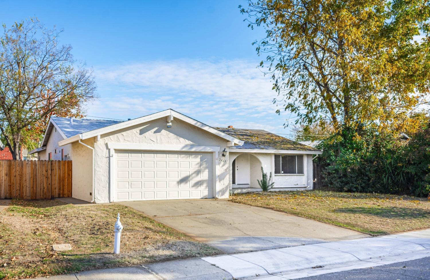 Photo of 2463 Knightwood Wy in Rancho Cordova, CA
