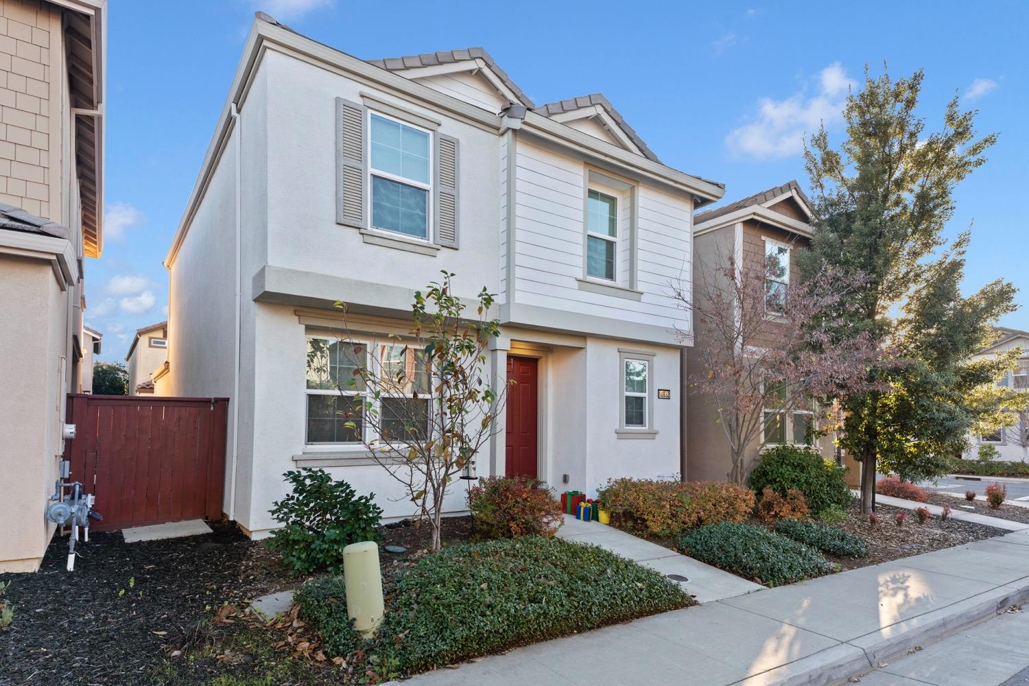 Photo of 10832 Barden Dr in Rancho Cordova, CA