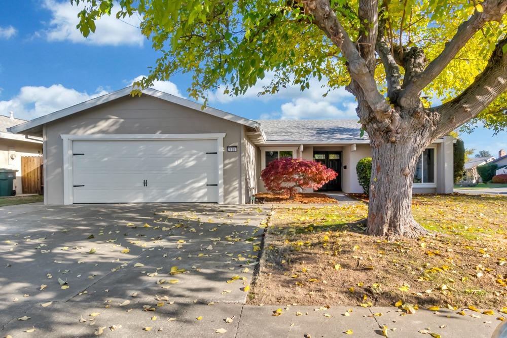 Photo of 2879 Hyannis Wy in Sacramento, CA