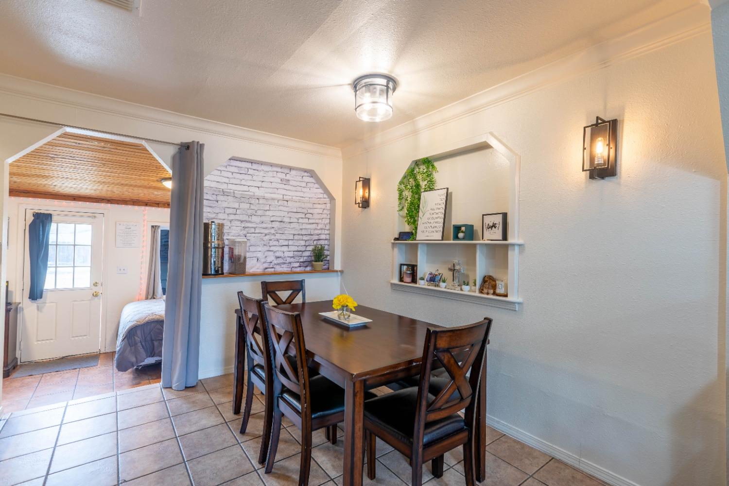 Detail Gallery Image 7 of 25 For 2681 Norwood Ave, Sacramento,  CA 95815 - 2 Beds | 1 Baths