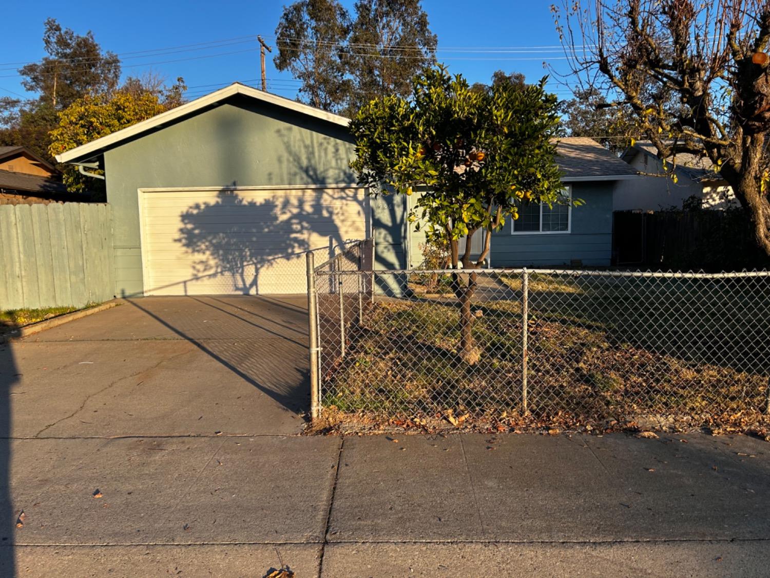 Photo of 906 Woodrow St in Lodi, CA