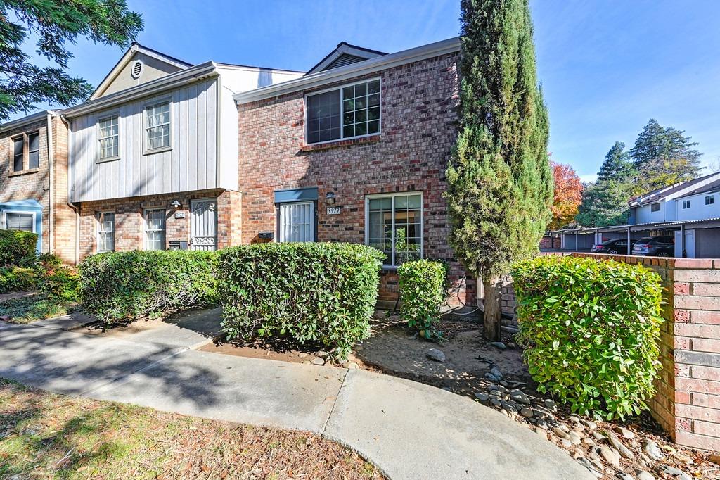 Photo of 3979 Oak Villa Cir in Carmichael, CA