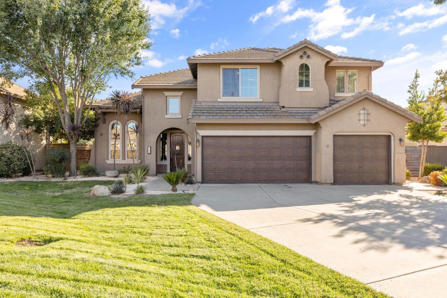 Photo of 701 Rolling Green Dr in West Sacramento, CA