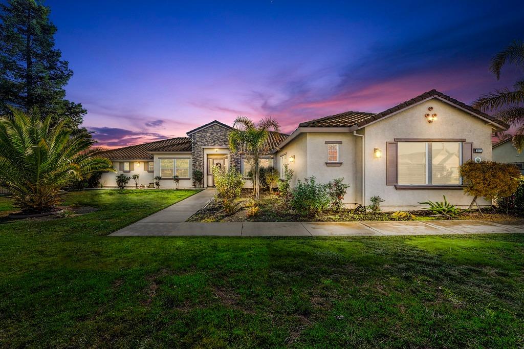 Photo of 8111 Stallion Wy in Sacramento, CA