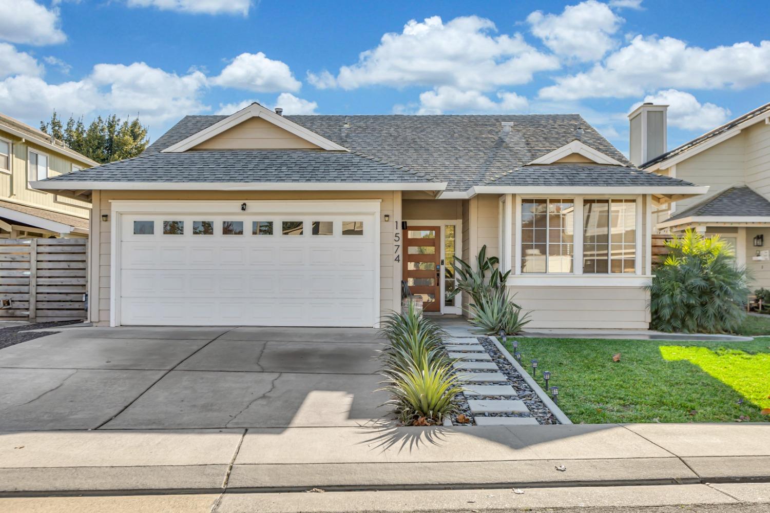 Photo of 1574 Grass Valley Dr in Woodland, CA