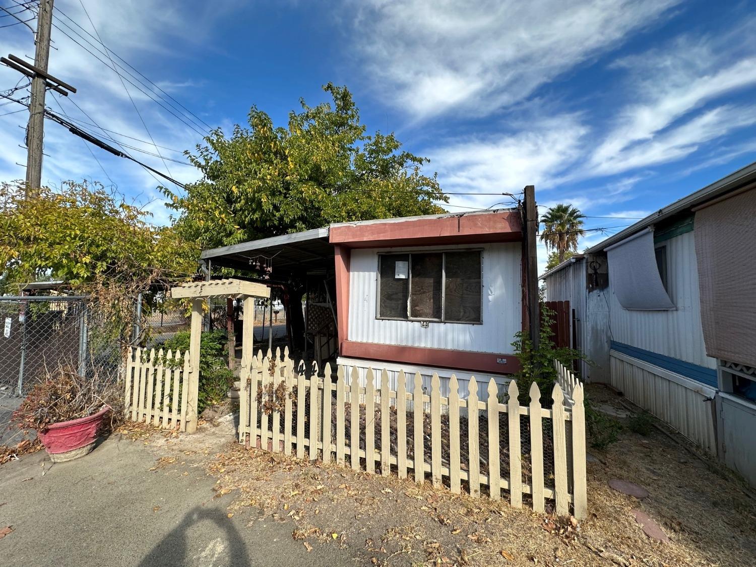 Detail Gallery Image 1 of 1 For 1750 Auburn Blvd 44, Sacramento,  CA 95815 - 1 Beds | 1 Baths