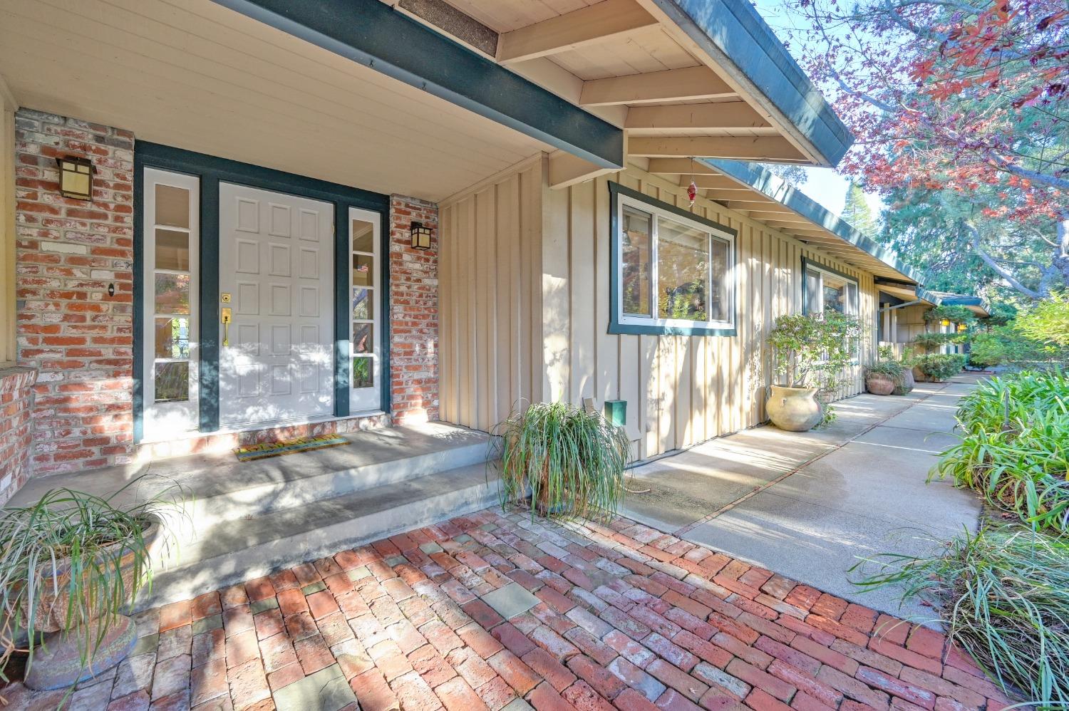Photo of 6629 Chiquita Wy in Carmichael, CA