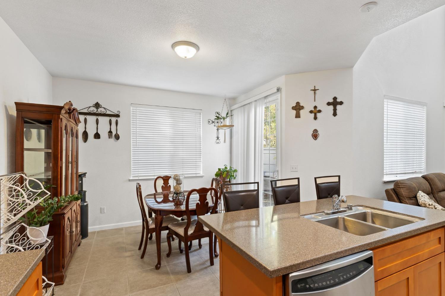 Detail Gallery Image 10 of 25 For 8033 Shay Cir, Stockton,  CA 95212 - 3 Beds | 2/1 Baths