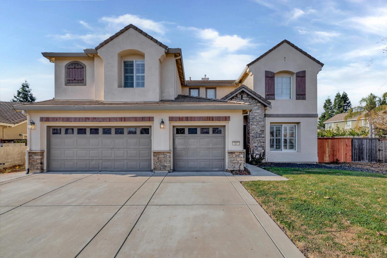 Photo of 8216 Jose Bento Wy in Sacramento, CA
