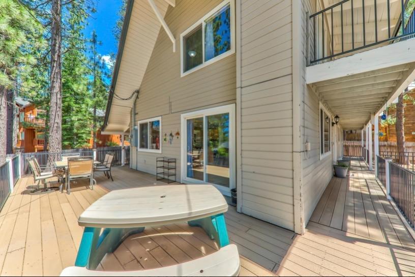 Detail Gallery Image 2 of 47 For 1940 Apache Ave, South Lake Tahoe,  CA 96150 - 5 Beds | 2 Baths